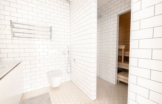 2ndhomes Luminous 2BR Loft House w Sauna - Foto 25