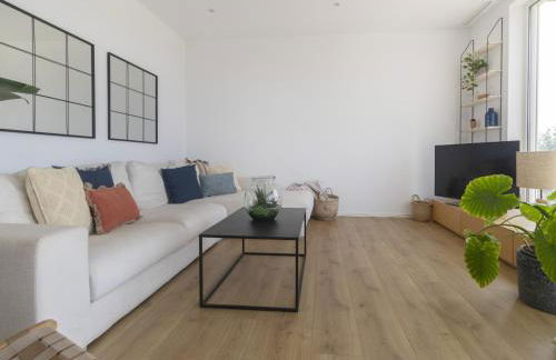 Seafront Apartment in Calella with Beach Access - Photo 6