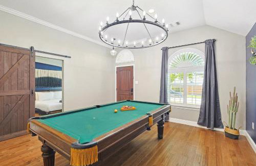 5BD 2BA w Backyard Oasis Pool Jacuzzi Firepit - Foto 16