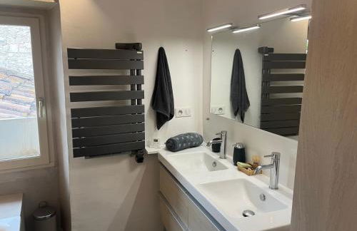 Charming & medieval village house completely renovated with great exterior and views - Foto 23