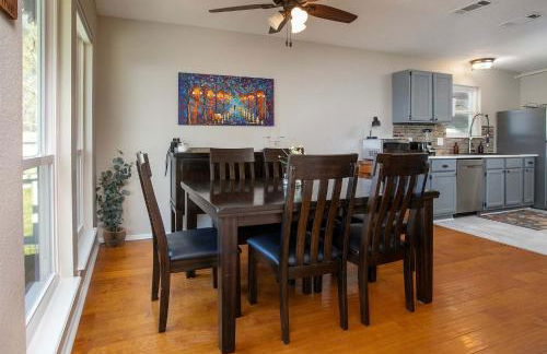 Lakefront House with Boat Dock, BBQ in Peaceful Flint - Foto 18