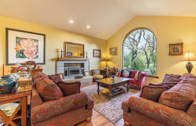 Valley of the Moon by Avantstay Tranquil Escape, Large Yard w/ Hot Tub & Fire Pit - Foto 2