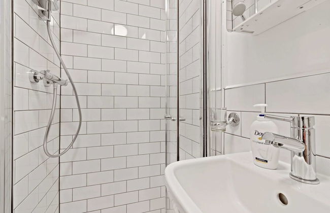 Refined, Light 1 Bed Apt w Balcony in Brixton - Foto 25