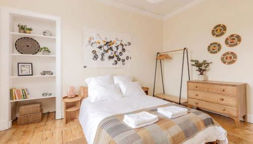 Edinburgh Castle Views! Stylish 2BD Flat, Sleeps 4 - Foto 4