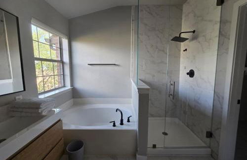 Renovated 4BR 6 Bed 3 and a half Bath Near DFW Airport - Foto 25