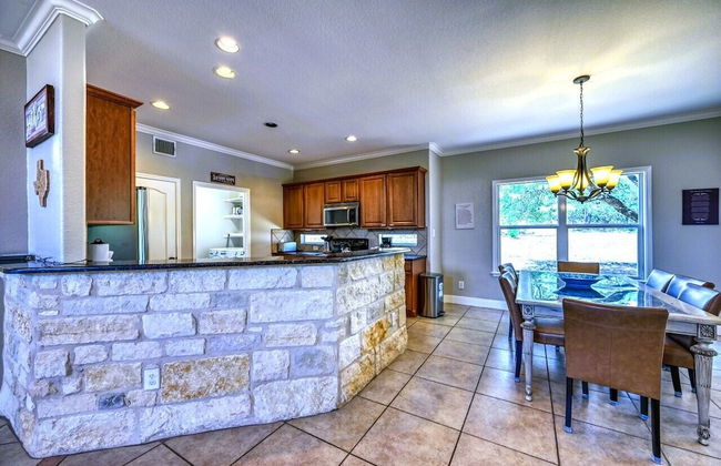Luxury Home! - Pool - Fire Pit - Near Canyon Lake! - Foto 11