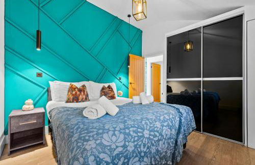 The Oaks Barn - A Countryside Luxury Rural Escape with Hot tub & Fire Pit! Tranquil Group Retreat - Sleeps 8, Pet Friendly & Off road Parking - By Blue Puffin Stays - Photo 4