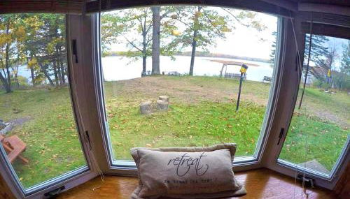 Secluded Lake Cottage Rental with a Dock and a Game Room in Hale, Michigan - Foto 4
