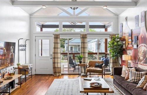 Classic Louisville Home with Contemporary Upgrades - Foto 14