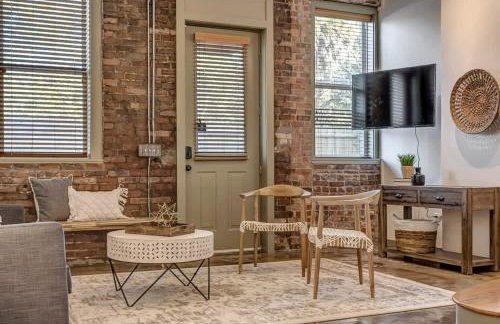 Hidden-Gem 2B Towhhouse in Springfield Close to DT and Stadium! - Photo 2