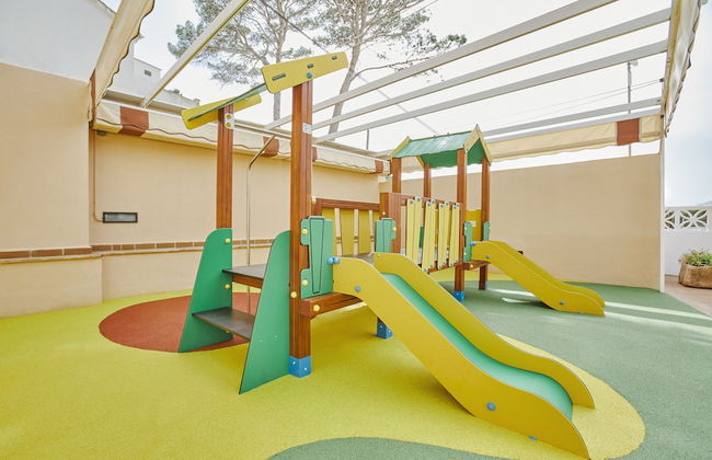 Universal Aparthotel Don Camilo - Photo 37