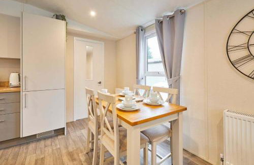 Woodpark Lodge with Hot Tub - Foto 8