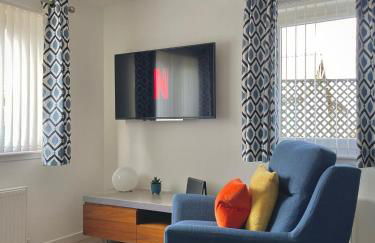 Bright 2-bedroom apartment with parking in Montrose - Photo 1