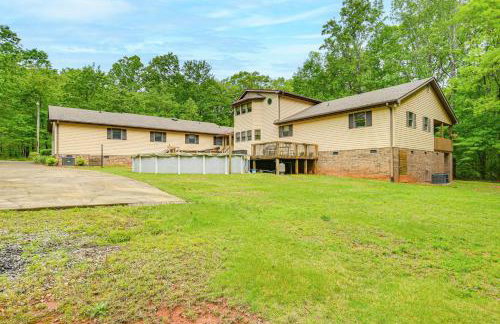 5 Mi to Lake Robinson: WFH-Friendly Home w/ Pool - Photo 4