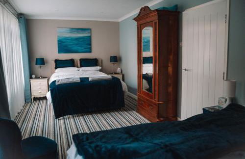 Seafarer's View - 6 bedroom townhouse in Cowes, parking & seaviews. - Photo 16