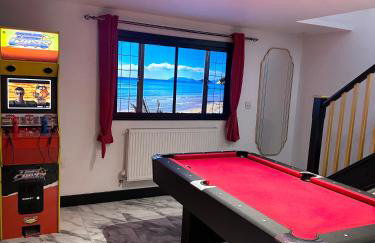 The Secret Agent Apartment - Brought to you by Coastline Retreats - Brand New - 2 mins walk to Beach - Childrens play den - Pool Table - Time Crisis Arcade Machine - Foto 31