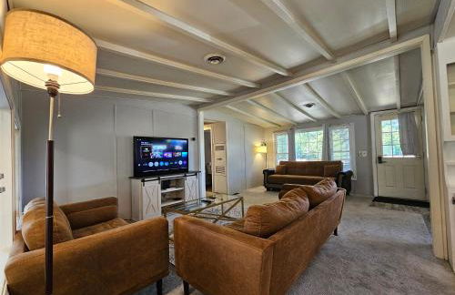 Modern Farm Home WT Large Parking, Front Porch - Foto 11