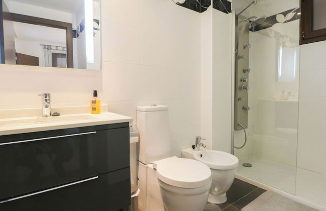 2 Room, Sleeps 4, Parking, 4 Pools, Sea 1st Line - Foto 15