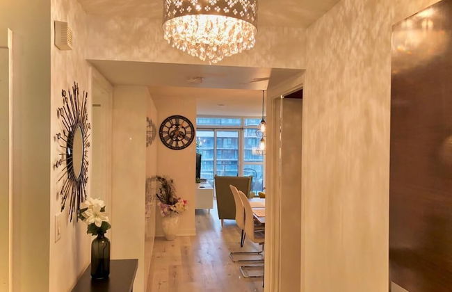 Toronto Downtown Suites CN Tower View - Photo 2