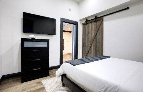 The Black and White House - Foto 24