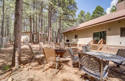 Fire Pit and Grill Spacious Forest Lakes Chalet - Foto 33