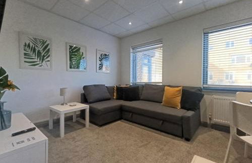 Open Mind Property -2BR Flat Commercial Road - Foto 1