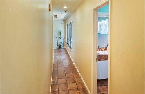 Beach Paradise Getaway - 200ft from Beach! - Foto 16