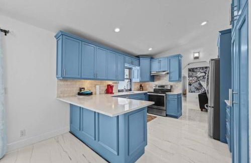 Luxurious Palm Beach Home - Photo 8