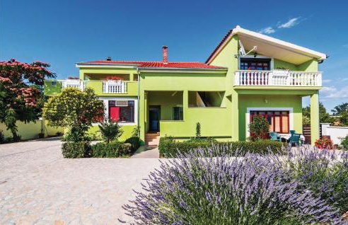 Six-Bedroom Holiday Home In Sv Filip I Jakov - Foto 18