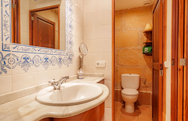 3 bedroom House in Petra with garden - Photo 18