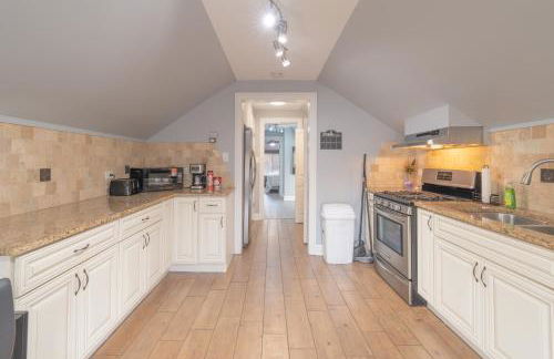 Relaxing Retreat in the Heart of Lombard With Laundry - Foto 12