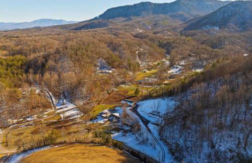 Swimming in the Smokies by American Patriot Getaways - Foto 64