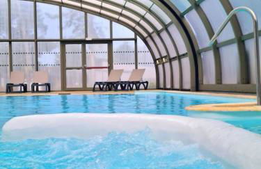 Cottage pour 6 personnes avec piscine couverte et chauffée à 300 m de la mer avec Wi-Fi et climatisé , 3 chambres - Foto 30