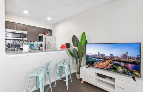 Economy King Bed Suites w Pool, Next to Downtown - Foto 54