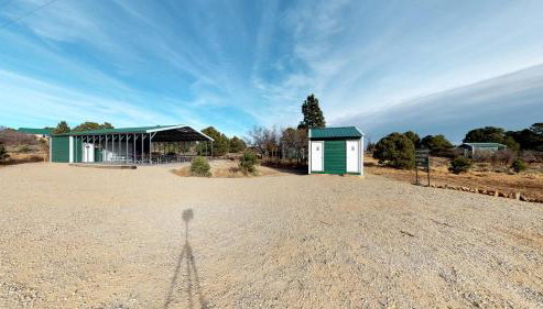 Pavilion and Glamping Village, 3 Cabins, Tipi, Wagon, Kitchen - Foto 3