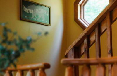 Cheerful Two Bdrm Cabin with Hot Tub & Pet Friendly - Foto 26