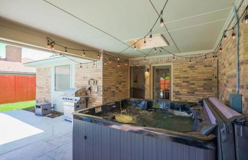 Vibrant Spacious Home w Private Pool and Jacuzzi - Foto 39