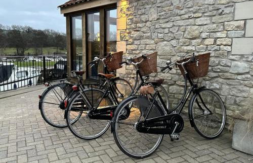 Riverside 2 Bed Cabin With Paddle Boards & Bikes - Foto 6