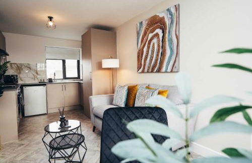 BIG DISCOUNTS THIS WEEK Free Parking WiFi - Photo 2