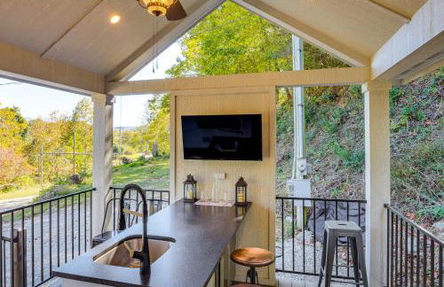 Deck, Grill and Fishing Pond Modern Cookeville Gem - Foto 8