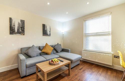 One Bedroom Flat in Bush Hill Park - Photo 4