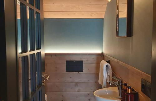 Casa Sallent con bañera hidromasaje y jardín - Foto 4