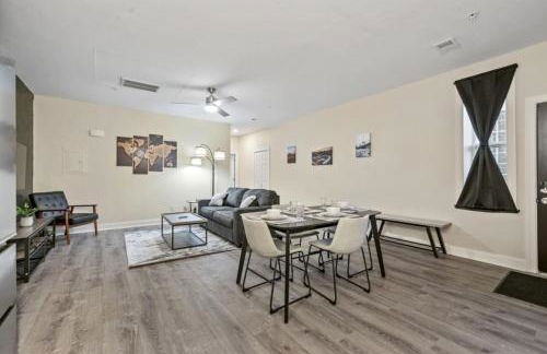 Modern King Bed Suite with Free Parking - Foto 19