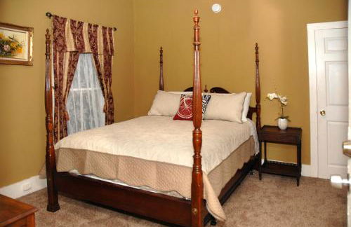 Historic Luxury Two Bedroom Apartment - Photo 13