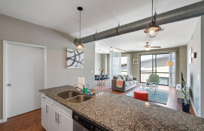 Plano Comfy 2BD 1 5BA Apartment - Foto 13