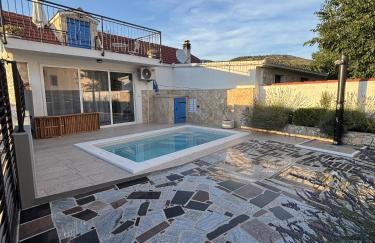 Holiday Home Cherry with pool - Photo 5