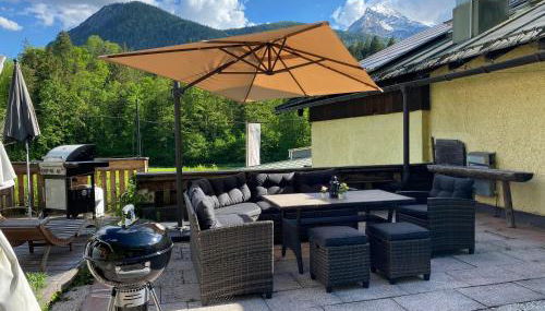 C4S COME4STAY - Alpenblick Watzmann-Kehlstein - TOP Lage im Berchtesgadener Land I bis zu 10 Personen I große Terrasse mit Blick auf die Berge I Smart TV I Billiard I WLAN I kostenloser Parkplatz - Foto 2, Garden, Garden view