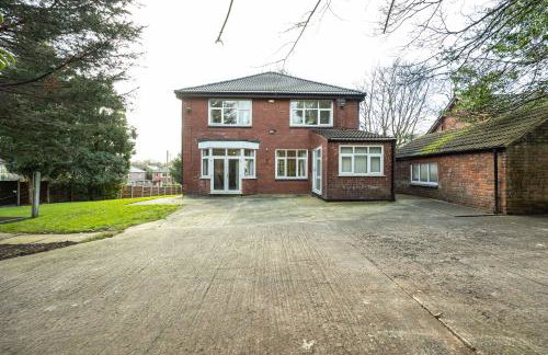 Detached House In Prestwich Sleeps 10 with Parking - Foto 48