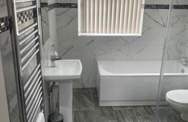 Spacious Apartment, steps away from Heaton Park - Foto 15