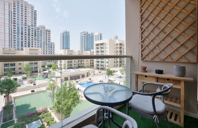 Luxurious Apt with Balcony The Greens Dubai - Photo 17